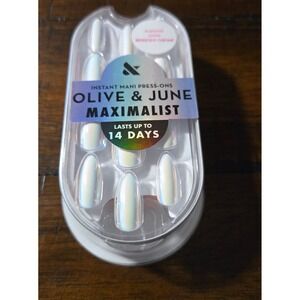 Olive & June Maximalist Press-On Nail Iridescent Chrome Long Almond Instant Mani